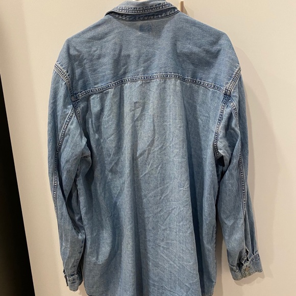 Men's Size Large Like new Classic Levi denim shirt - Picture 2 of 4